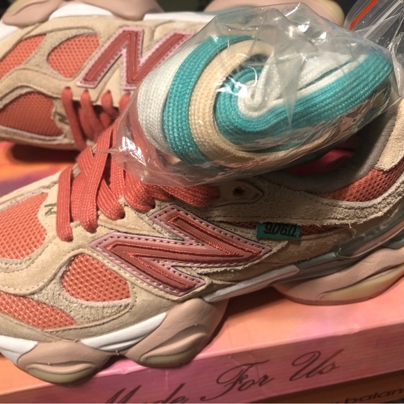 New Balance Kids' Tan and Pink Sneakers Men’s size 4 - Picture 6 of 6